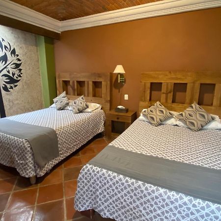Hotel Ana Catalina And Suites Альенде Экстерьер фото