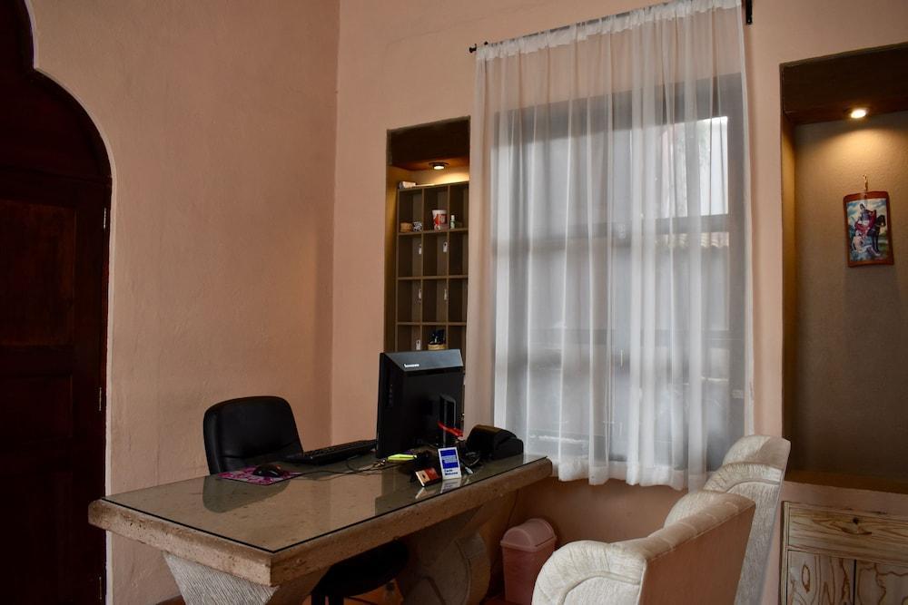 Hotel Ana Catalina And Suites Альенде Экстерьер фото