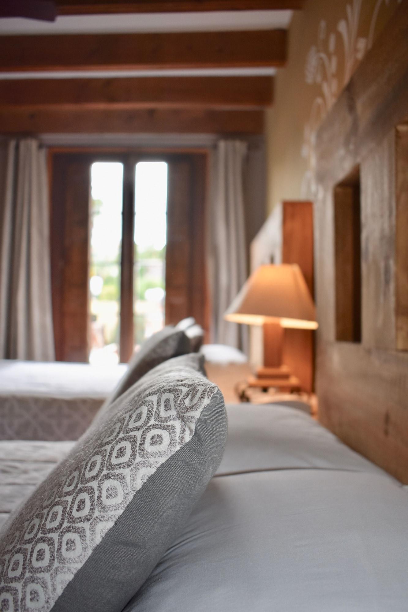 Hotel Ana Catalina And Suites Альенде Экстерьер фото