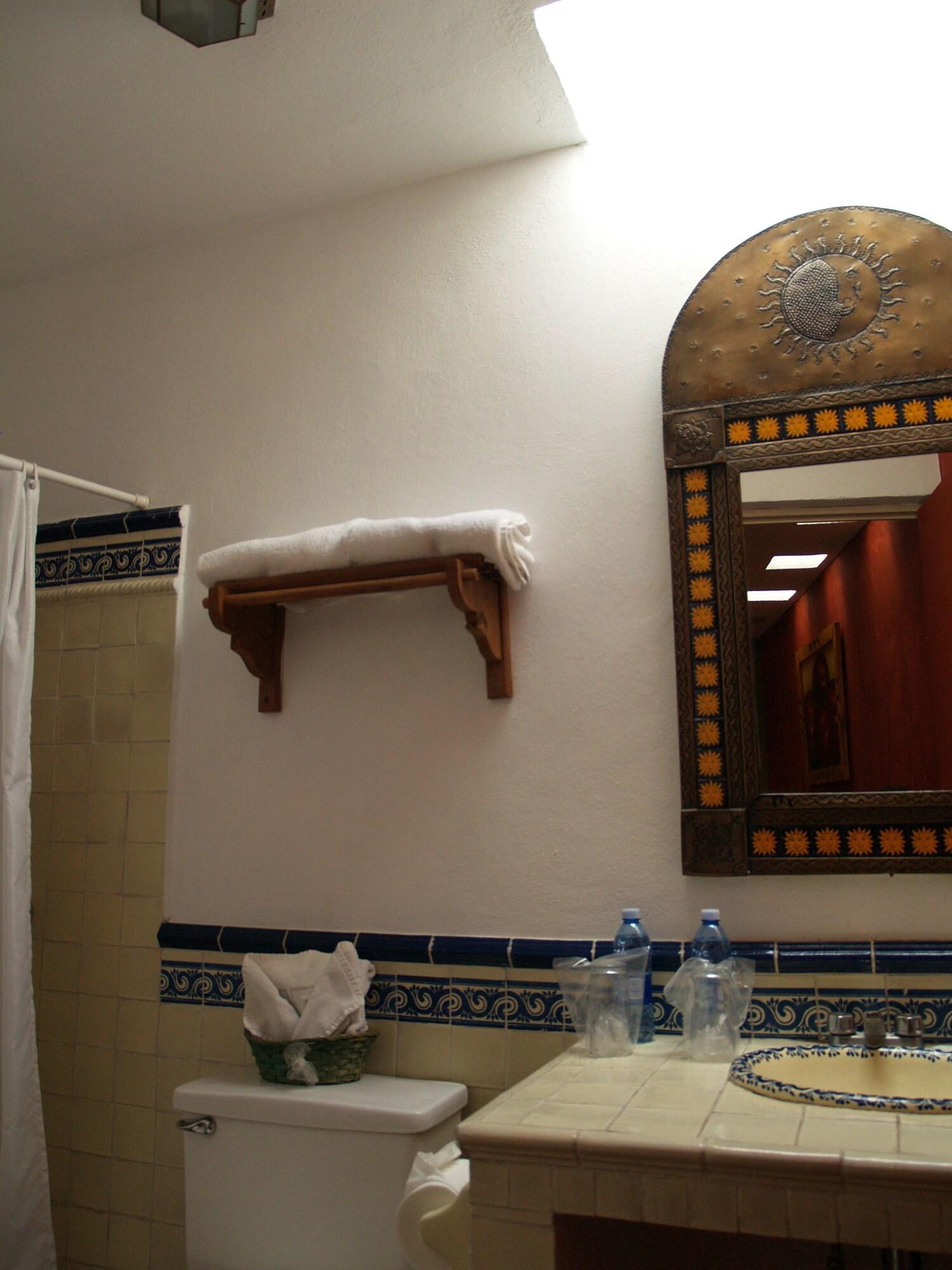 Hotel Ana Catalina And Suites Альенде Экстерьер фото