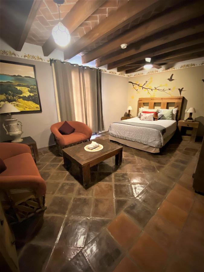 Hotel Ana Catalina And Suites Альенде Экстерьер фото