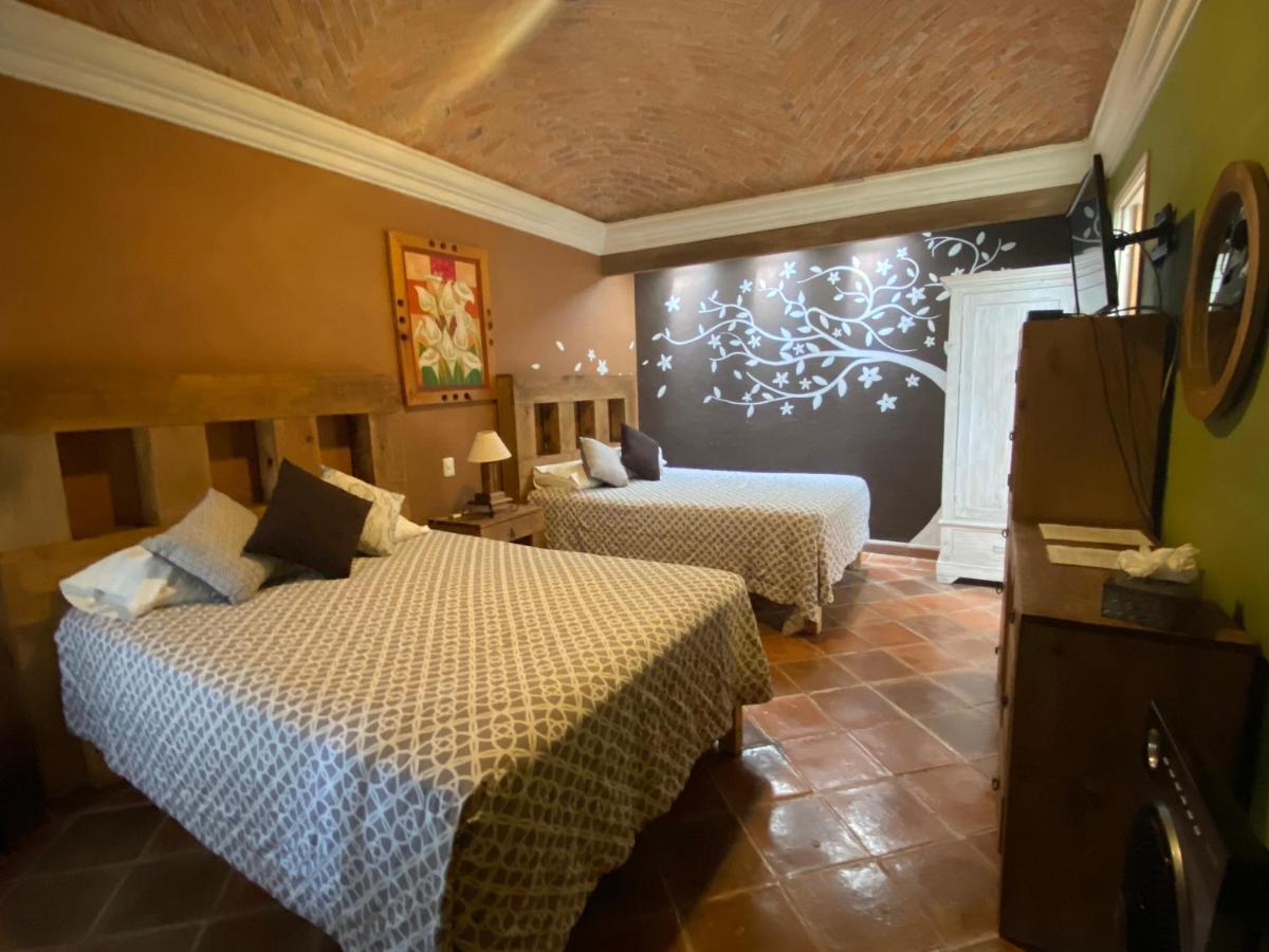 Hotel Ana Catalina And Suites Альенде Экстерьер фото