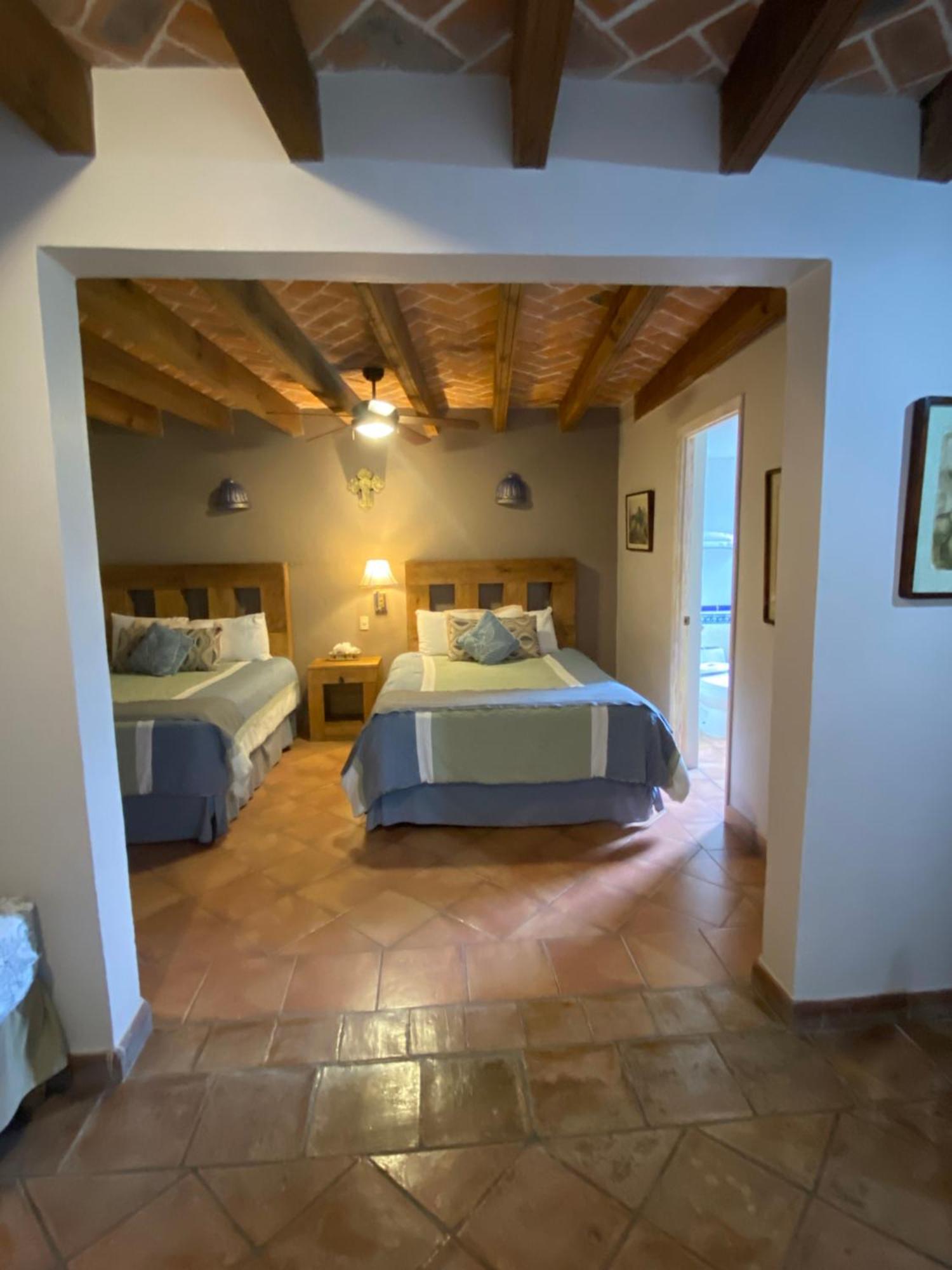 Hotel Ana Catalina And Suites Альенде Экстерьер фото