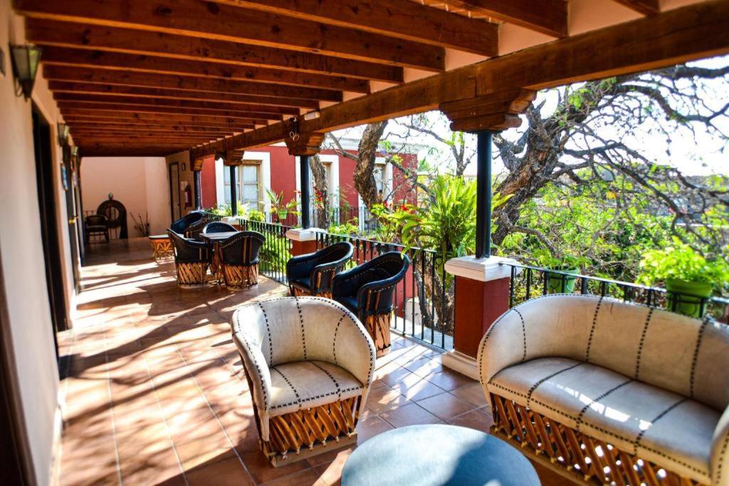 Hotel Ana Catalina And Suites Альенде Экстерьер фото