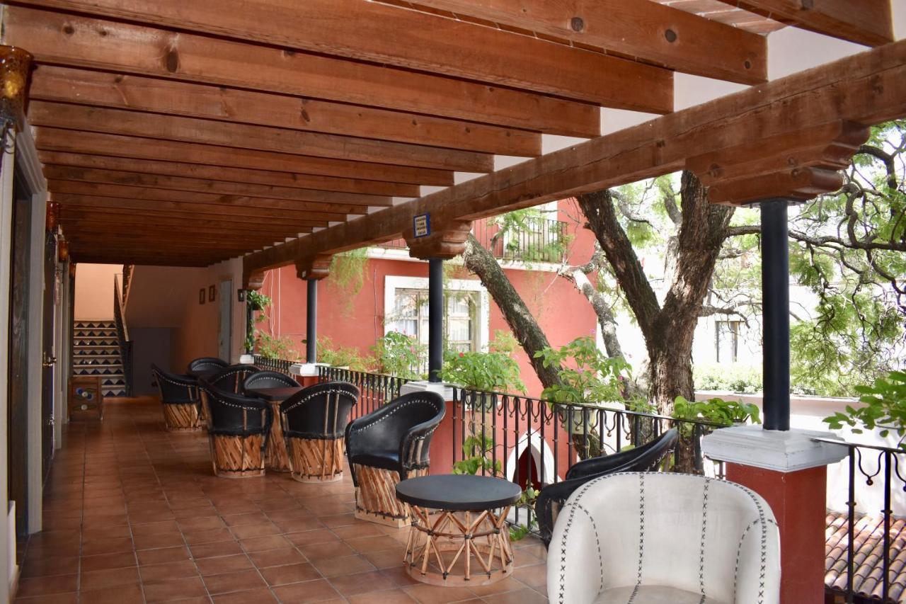Hotel Ana Catalina And Suites Альенде Экстерьер фото