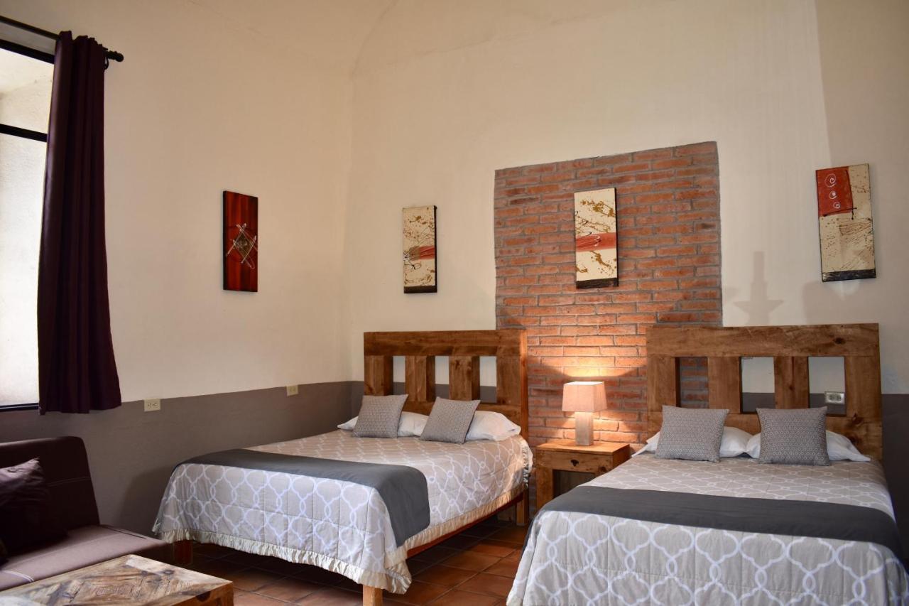 Hotel Ana Catalina And Suites Альенде Экстерьер фото