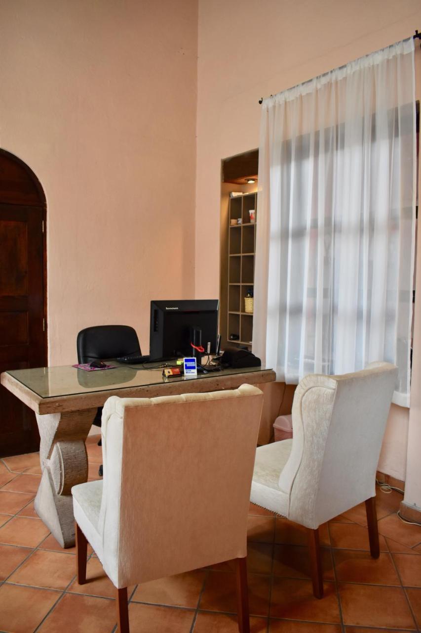 Hotel Ana Catalina And Suites Альенде Экстерьер фото